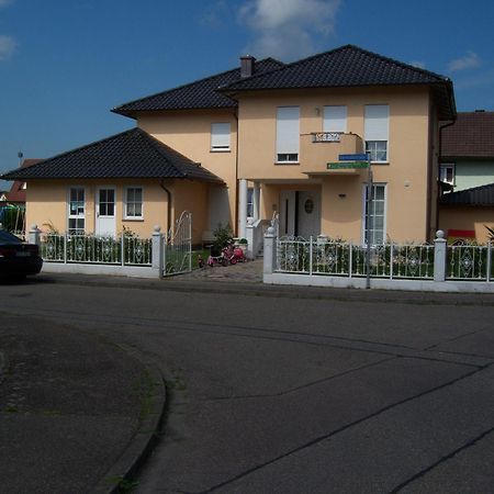 Gaestehaus Tante Tienchen 7 Minuten Zu Fuss Zum Europa Park , Plus Kostenloses Parkplatzticket Rulantica ,Alle Unsere Suiten Haben Einen Balkon Rust Zewnętrze zdjęcie