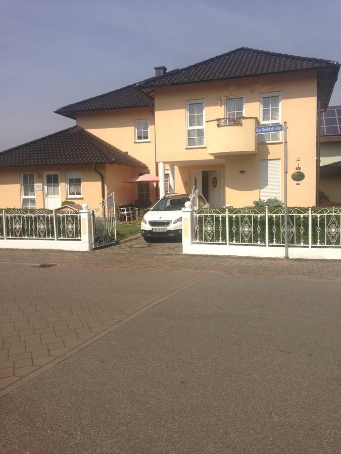 Gaestehaus Tante Tienchen 7 Minuten Zu Fuss Zum Europa Park , Plus Kostenloses Parkplatzticket Rulantica ,Alle Unsere Suiten Haben Einen Balkon Rust Zewnętrze zdjęcie